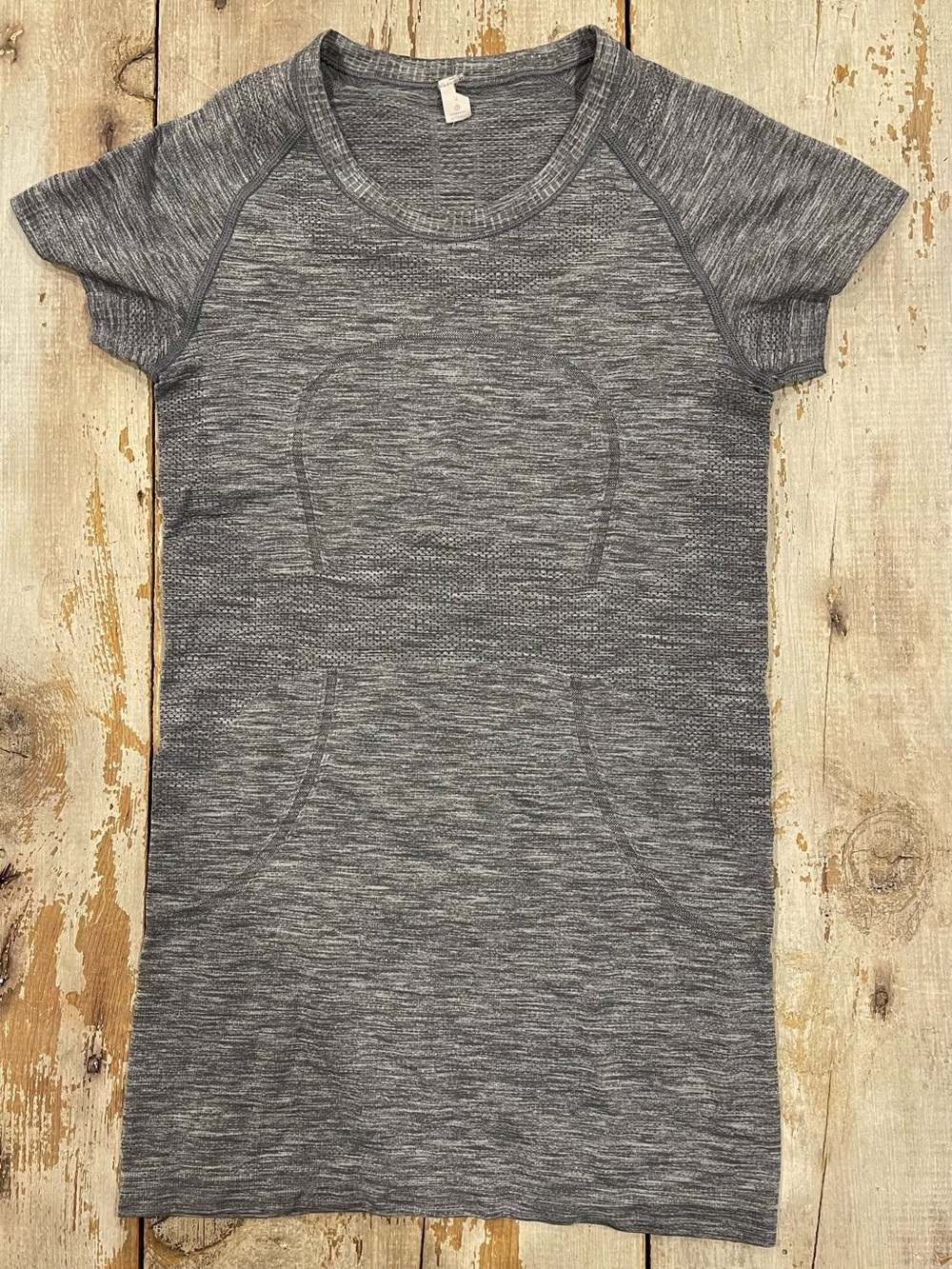 Lululemon swiftly t-shirt - size 4
